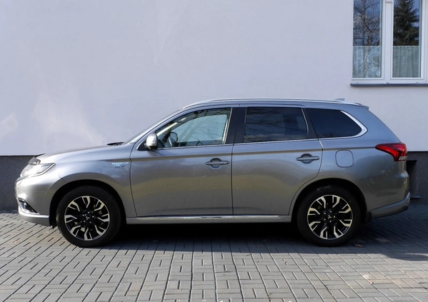 Mitsubishi Outlander cena 99500 przebieg: 114850, rok produkcji 2017 z Jordanów małe 529